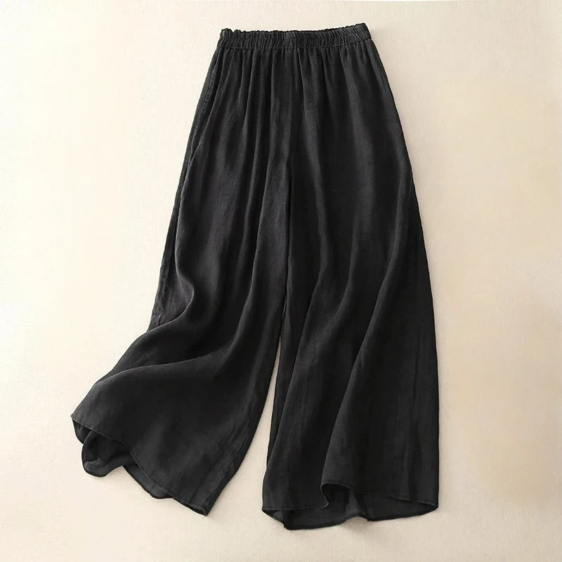 Elegant women's loose trousers, ideal for spring/summer. Relaxed fit provides ultimate comfort for versatile styling.