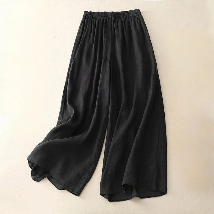 Elegant women's loose trousers, ideal for spring/summer. Relaxed fit provides ultimate comfort for versatile styling.