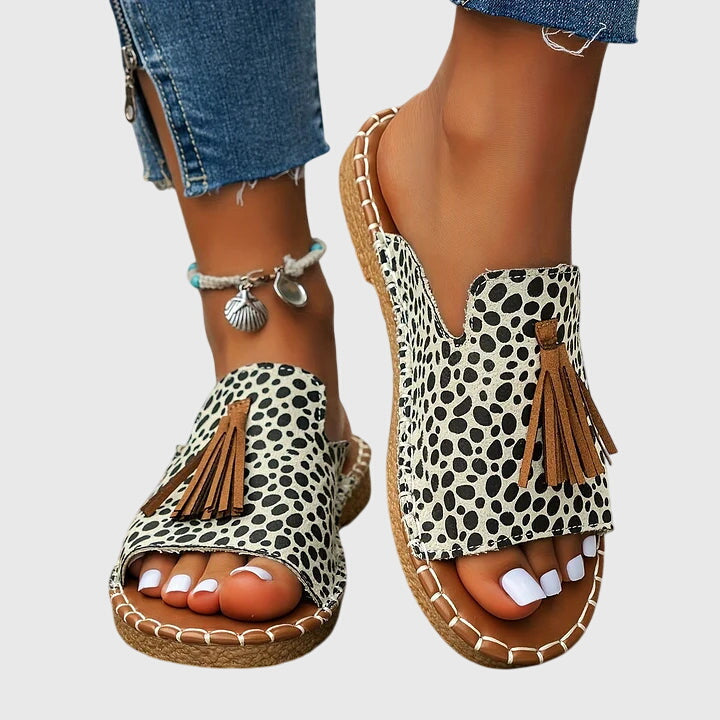 Comfortable women's walking sandals, Lorraine orthopedic design, excellent arch support.