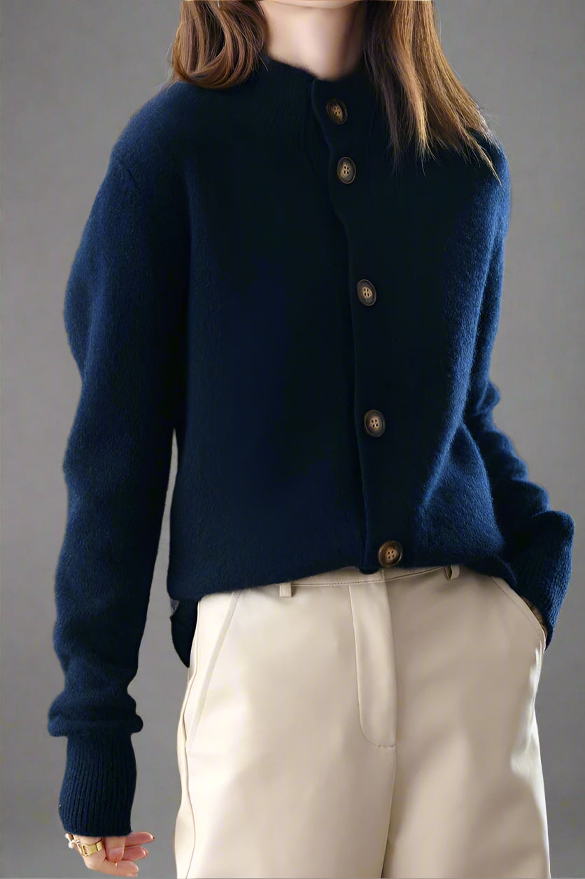 Knitted pattern detail of the soft women's cashmere blend cardigan