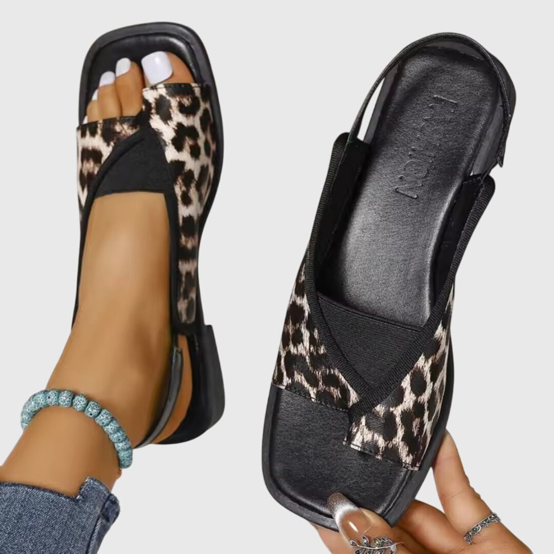 Mady women's orthopedic beach sandals with arch support & cushioning. Ideal summer footwear.