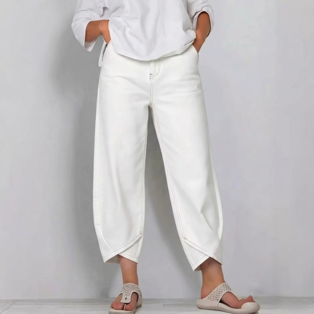 Everyday women's mid-rise barrel leg cropped denim jeans. A comfortable and stylish addition to any wardrobe.