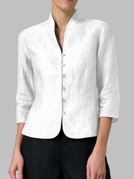 Effortless women's minimalist blouse, button front, ideal for workwear or chic casual outfits. Modern design.