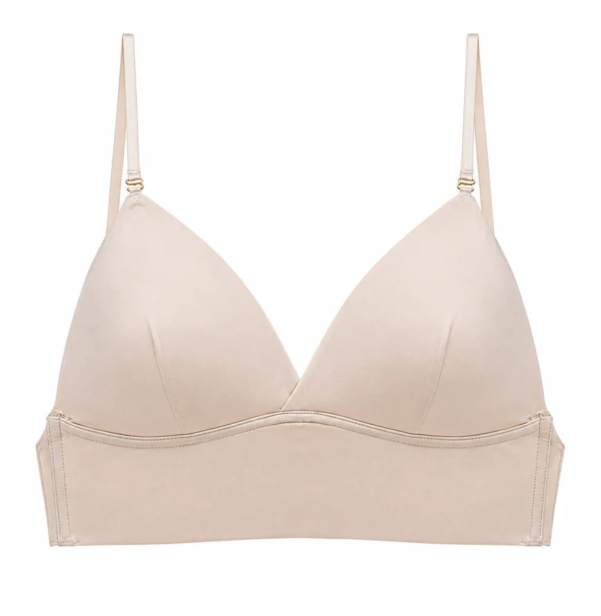 Comfortable women's open back bra, perfect for everyday wear under challenging backless clothing.