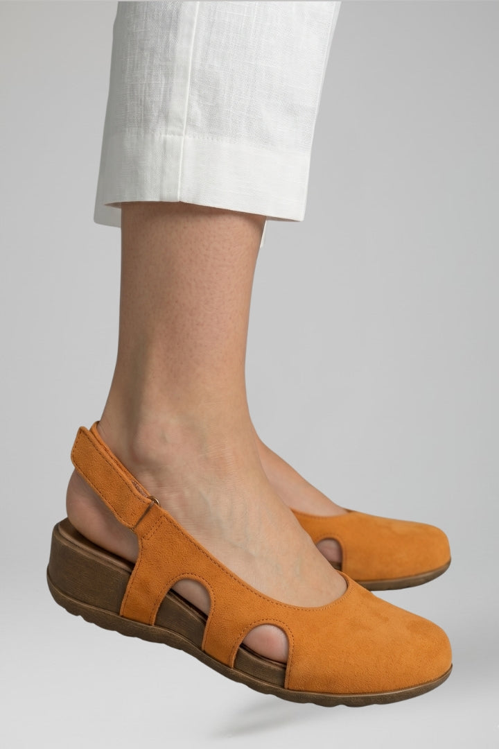 Women's summer sandals with orthopaedic design, adjustable straps & supportive footbed for all-day comfort.