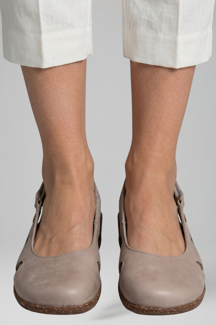 Comfortable women's orthopaedic sandals with adjustable straps, providing arch support & foot pain relief.