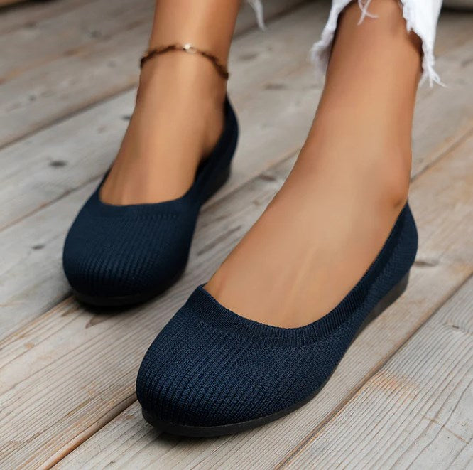 Spring/Summer women's ballet flats, orthopedic comfort for walking. Breathable slip-on casual footwear with support.