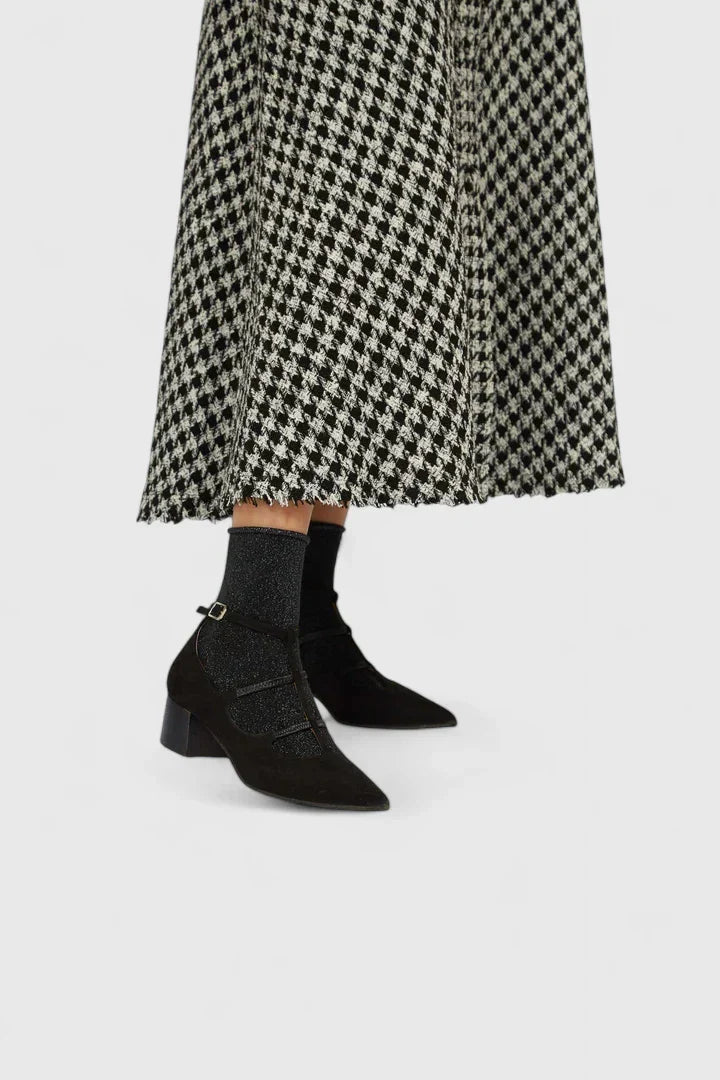 Versatile women's comfort heels in a sleek design, perfect as orthopedic dress shoes or work heels with support.