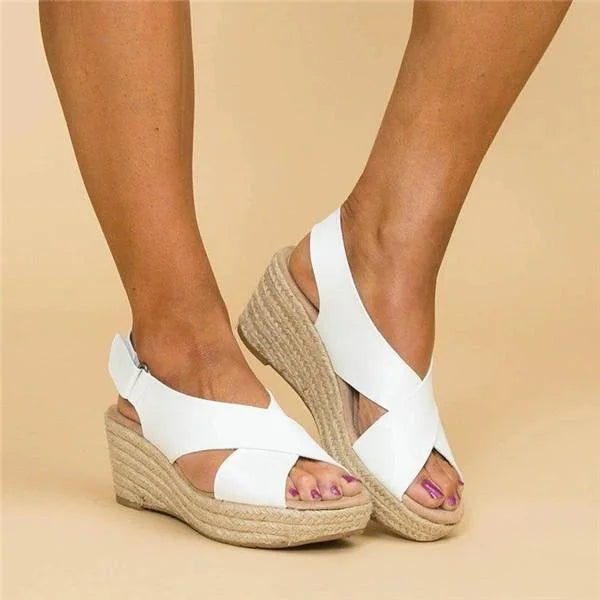 Stylish women's summer sandals with cushioned support and adjustable straps.
