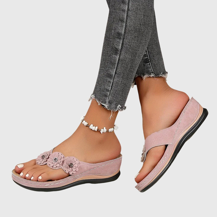 Stylish women's orthopedic flip flops, ensuring comfortable arch support for everyday summer wear.