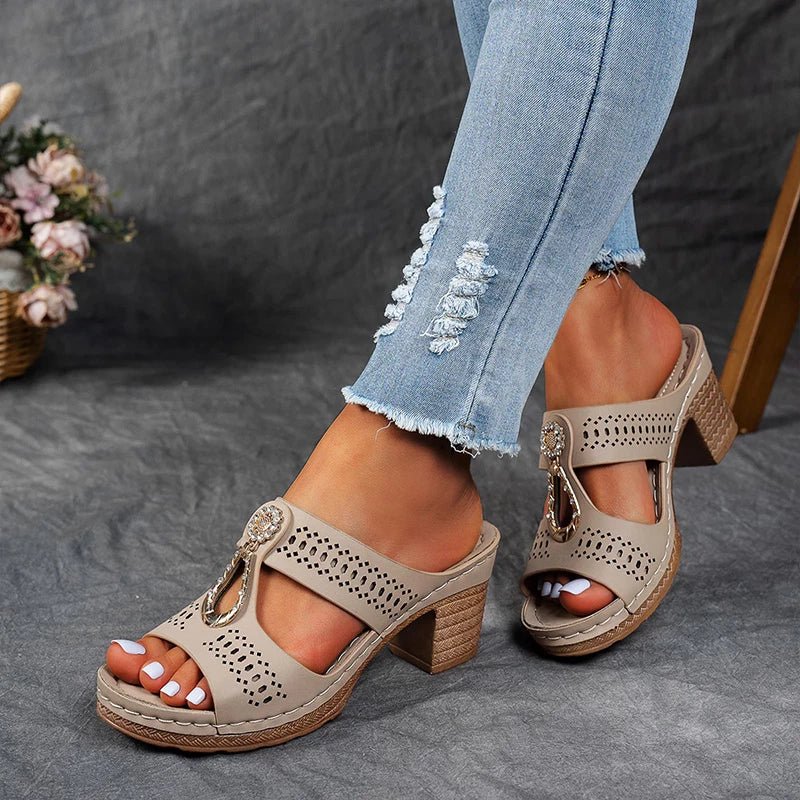 Elegant women's heeled sandals with orthopedic arch support, perfect for comfortable casual or dressy summer wear.