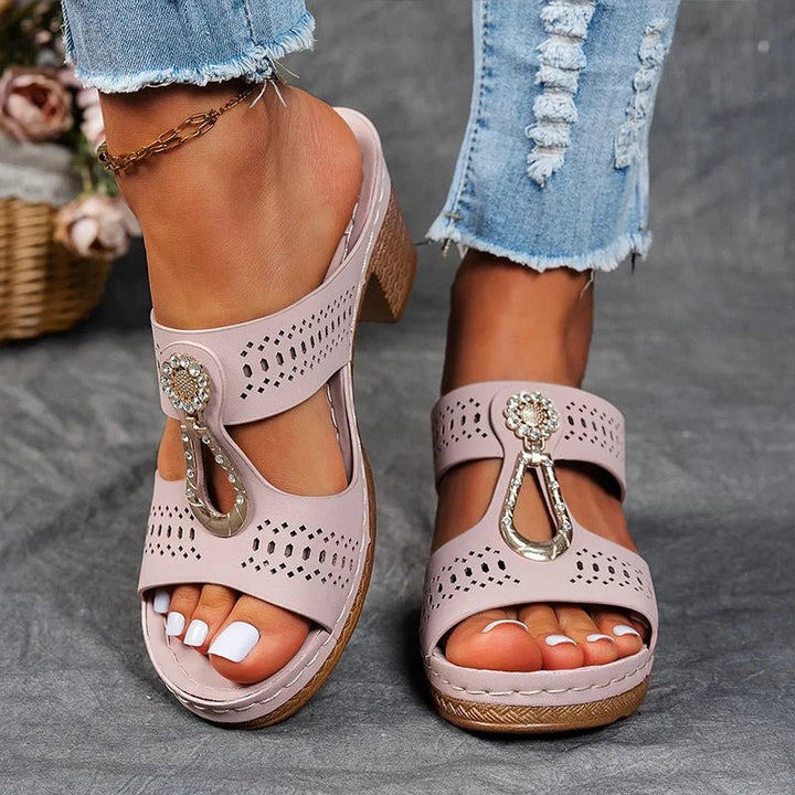 Comfortable women's orthopedic heeled sandals featuring arch support, ideal for long-lasting summer wear.