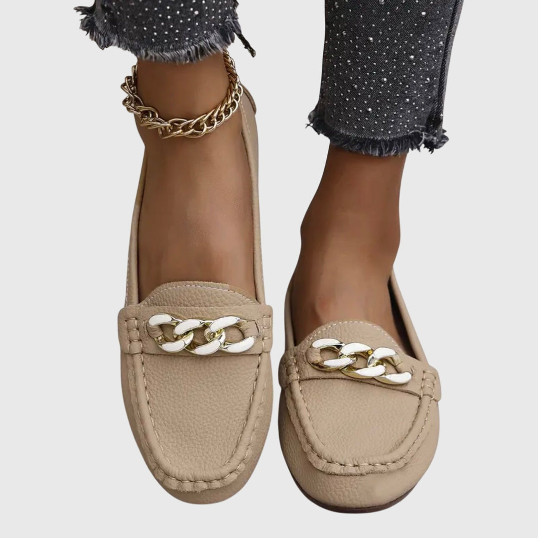 Versatile women's orthopedic slip-on loafers. Ideal for everyday comfort, combining style and support.