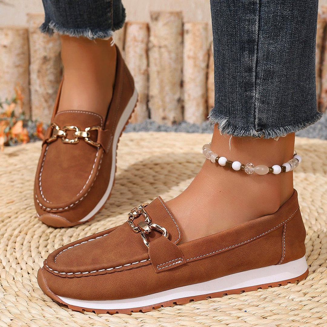 Supportive women's walking shoes: orthopedic loafers with enhanced arch support for daily wear.