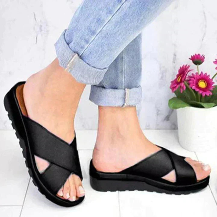 Comfortable women's sandals with orthopedic arch support. Adjustable for personalized fit, perfect for everyday walking.