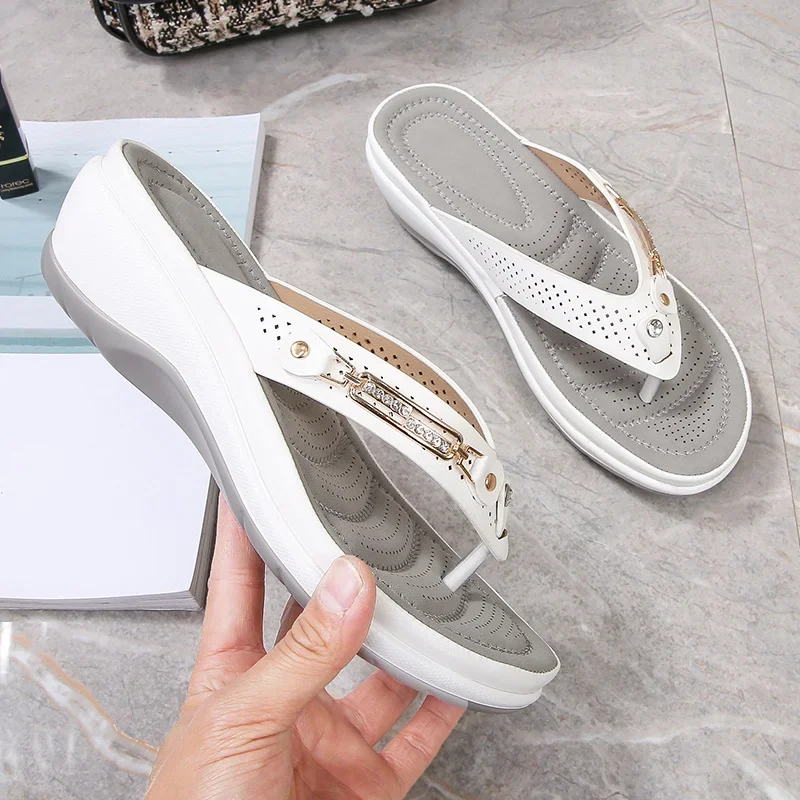 Women's orthopedic sandals with arch support, padded footbed, & adjustable strap for plush all-day comfort.