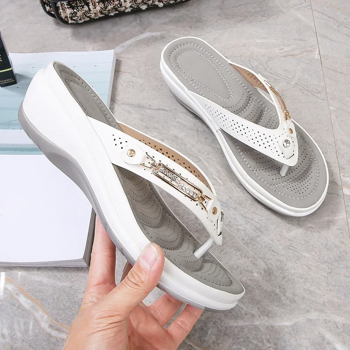 Women's orthopedic sandals with arch support, padded footbed, & adjustable strap for plush all-day comfort.