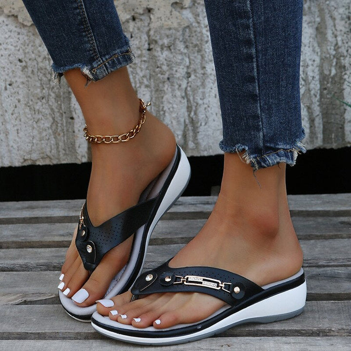 Orthopedic women's sandals providing superior arch & foot support, plush comfort, and adjustable fit.