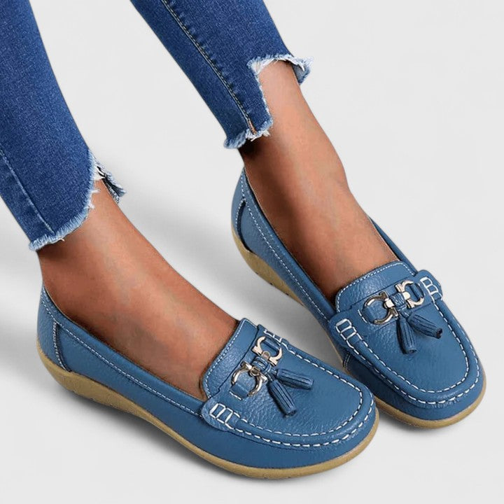 Easy slip-on women's loafers with orthopedic arch support, ideal for casual and formal wear.