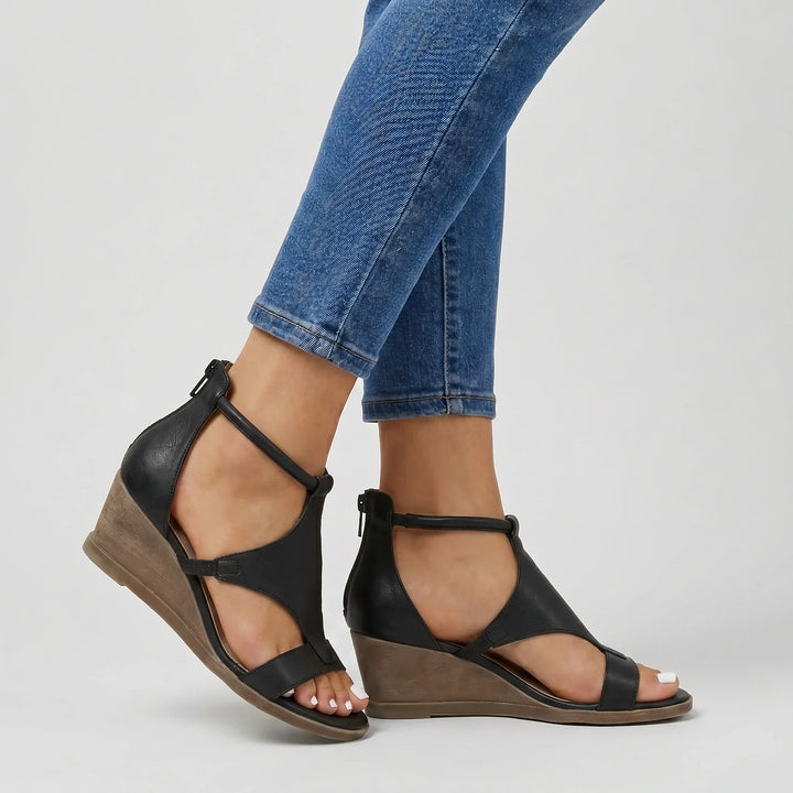 Stylish women's summer strappy sandals with orthopedic arch support, ensuring all-day comfort and foot health.