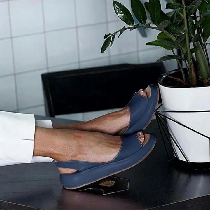 Breathable women's orthopedic slingback sandals, perfect summer footwear with arch support.