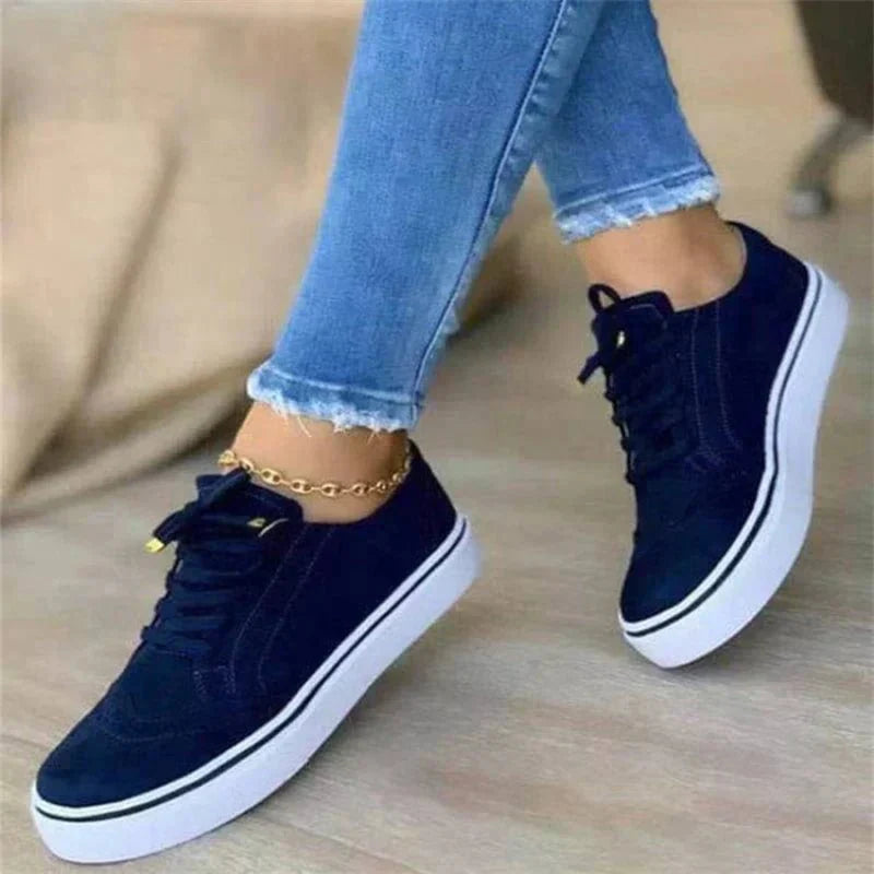 Comfort-focused women's sneakers, ideal for walking, featuring orthopedic support and a versatile casual design.