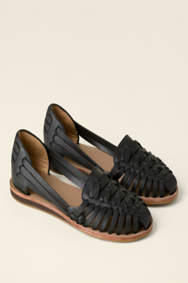 Stylish women's walking sandals: orthopedic wedge design for summer comfort. Provides excellent arch support & elegance.