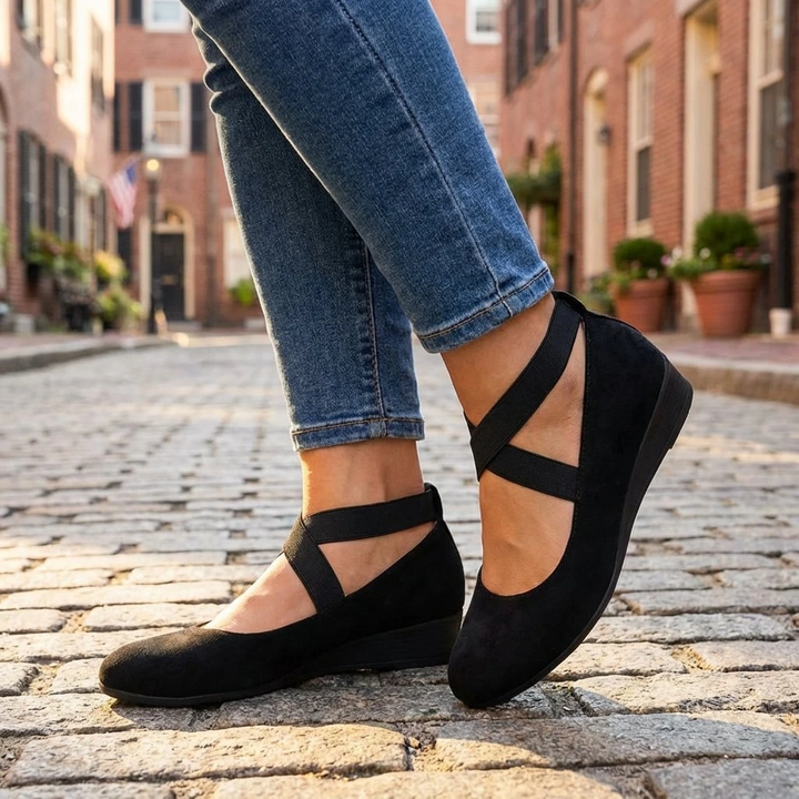 Stylish women's wedge sandals with adjustable straps, perfect for summer comfort and versatile wear.