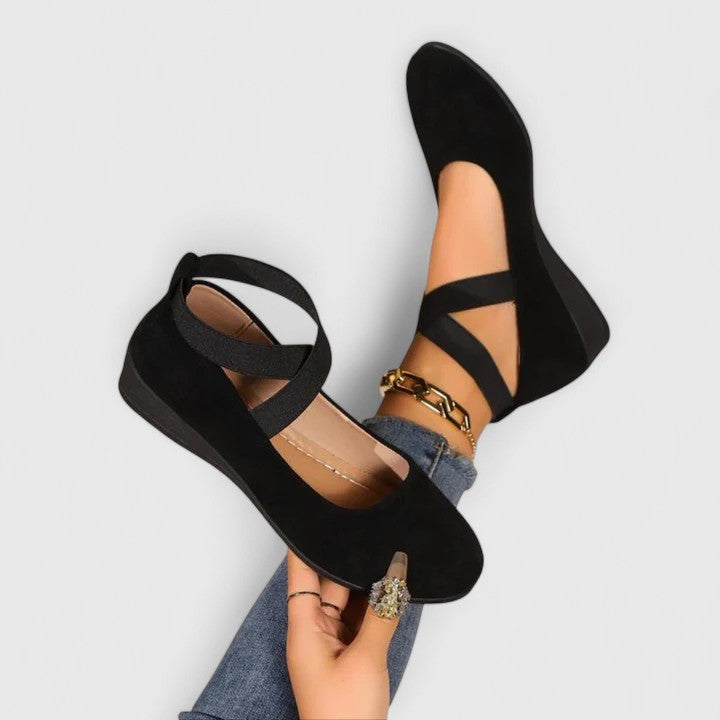 Orthopedic women's walking sandals, featuring a supportive wedge heel and adjustable straps for arch comfort.