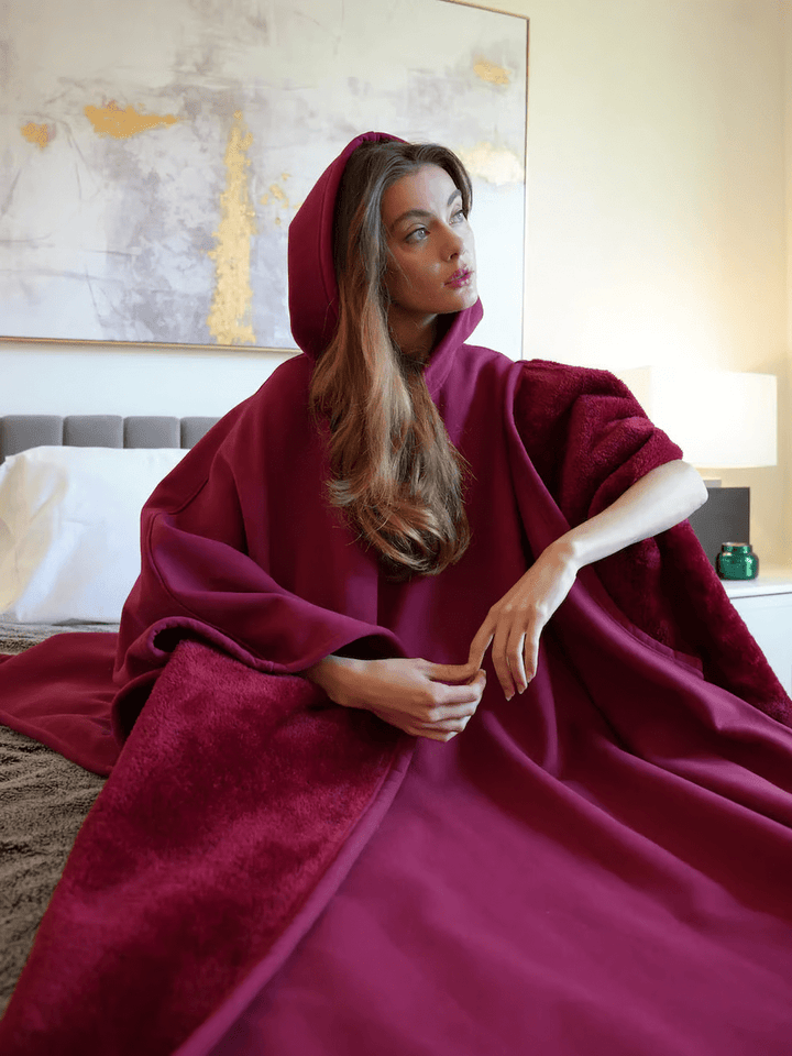 Soft women's oversize hoodie, plush feel, ultimate comfort for home relaxation.