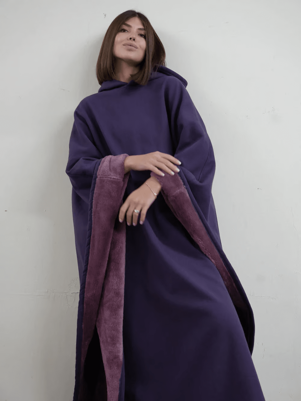 Warm and soft women's oversize blanket hoodie, cozy anti-stress wear.