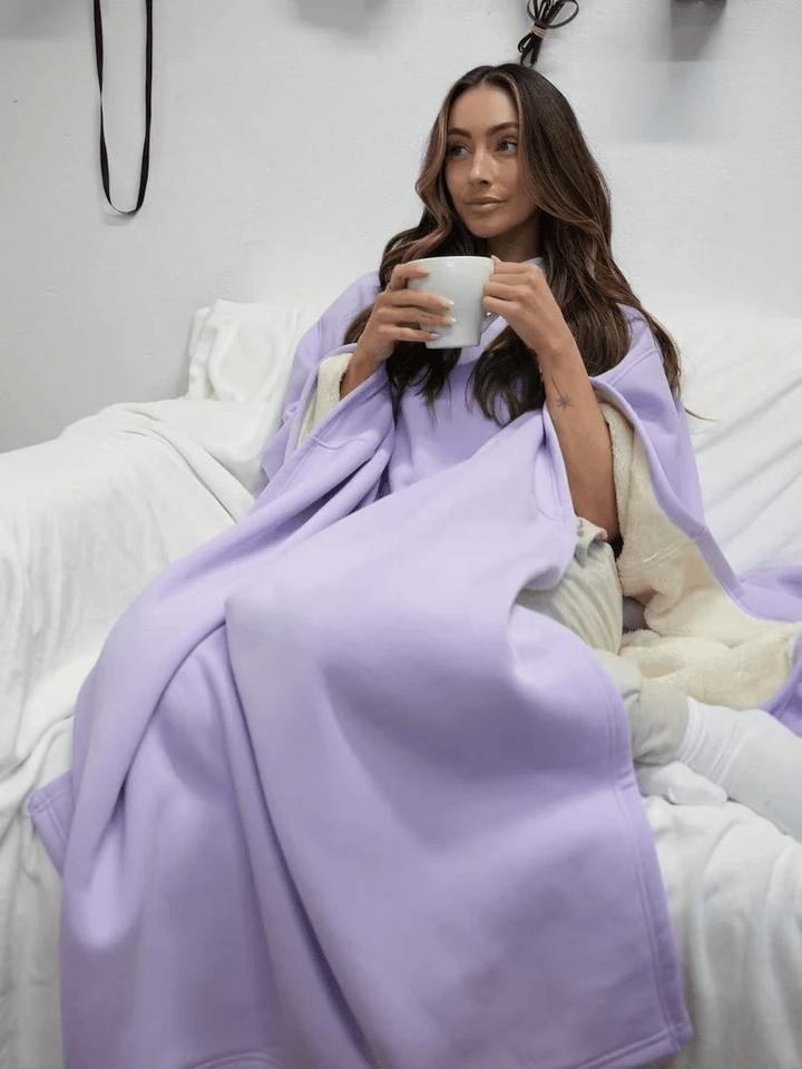 Plush anti-stress women's hoodie, soft feel for home relaxation and warmth.