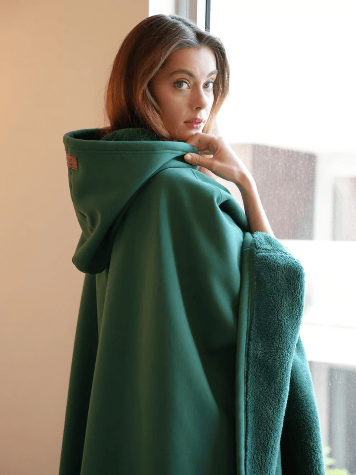 Versatile oversize hoodie, women's ultimate comfort, cozy relaxation wear.