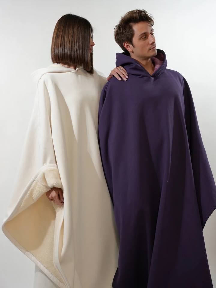 Soft women's oversized pullover, ultimate comfort and trendy loungewear.