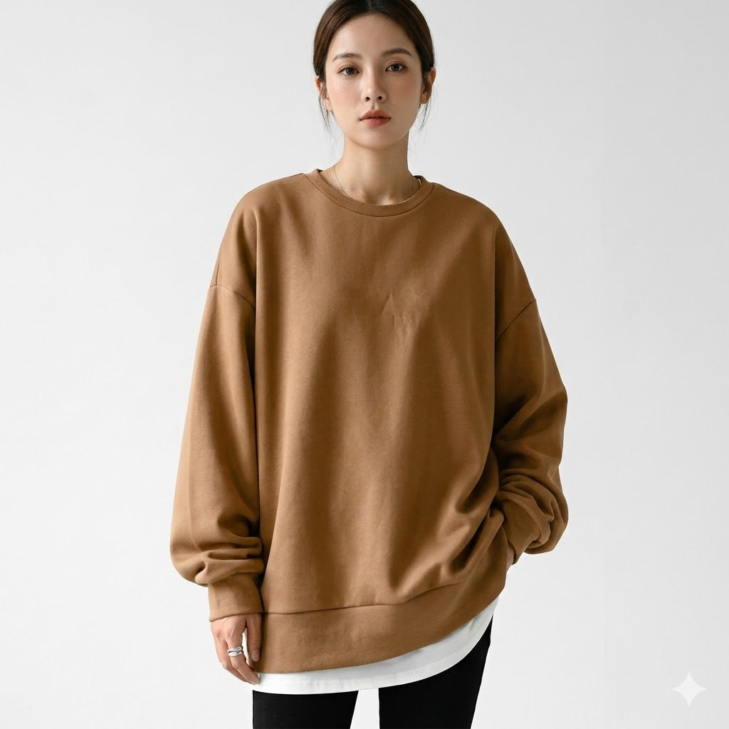 Women's oversized loose-fit sweatshirt for ultimate comfort. Perfect casual loungewear.