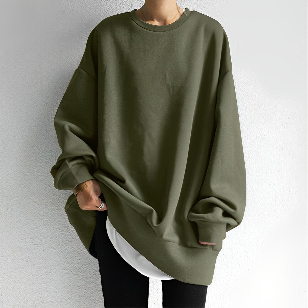 Stylish women's oversized dropped shoulder sweatshirt. Effortless everyday fashion for fall/winter.