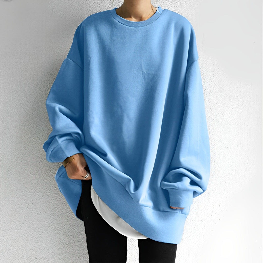 Comfortable women's oversized sweatshirt, great for casual wear, loungewear, and everyday style.