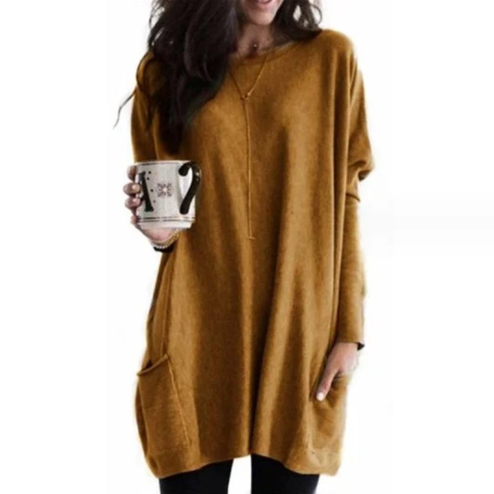 Loose-fitting women's oversized tunic top with pockets, ideal for a relaxed and comfortable long sleeve casual outfit.