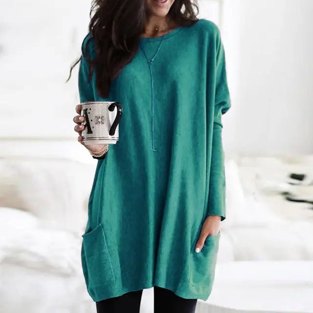 Stylish women's oversized tunic with pockets, ideal for a relaxed fit and versatile casual everyday fashion.
