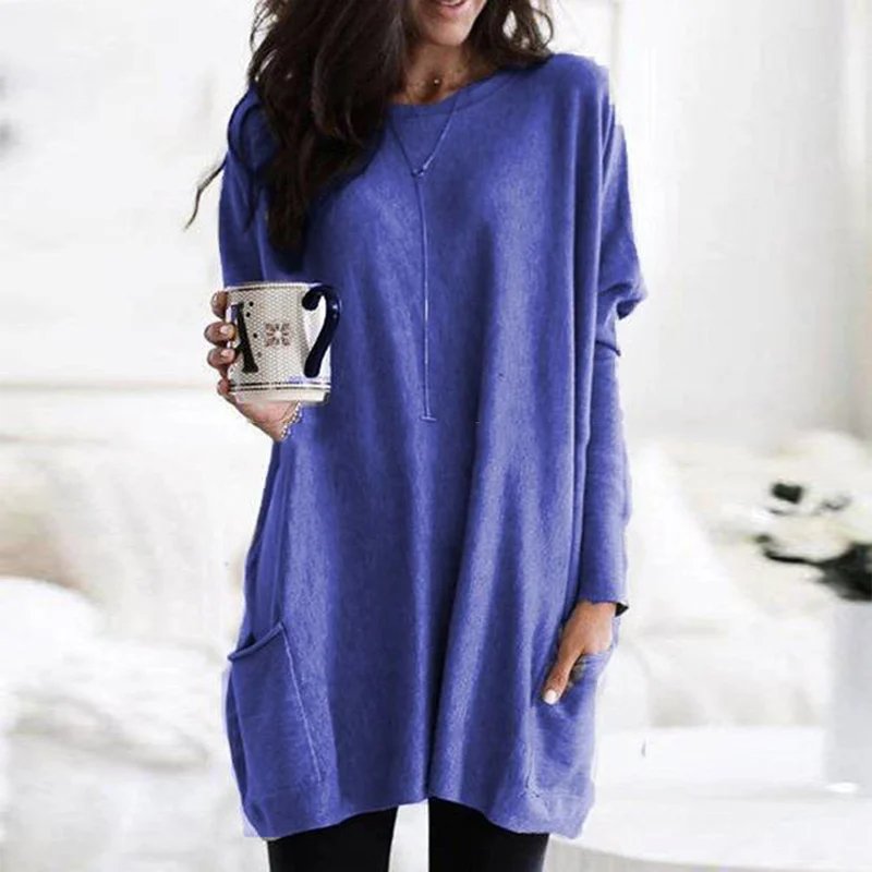 Chic women's oversized tunic top with long sleeves & convenient pockets, designed for relaxed everyday comfort.
