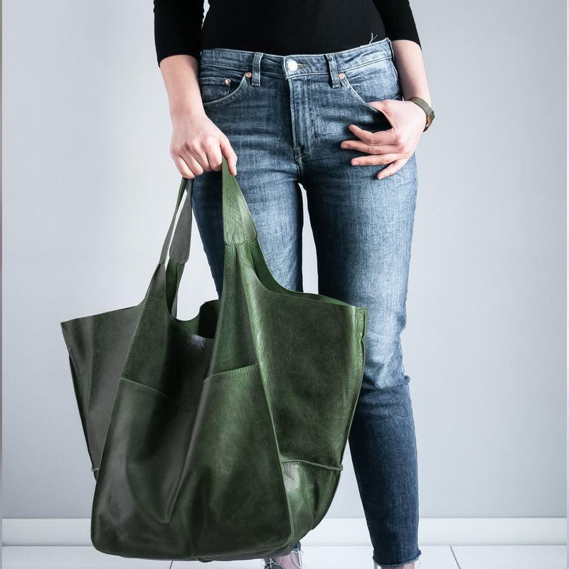 Stylish brown women's travel accessory, a versatile weekend companion.