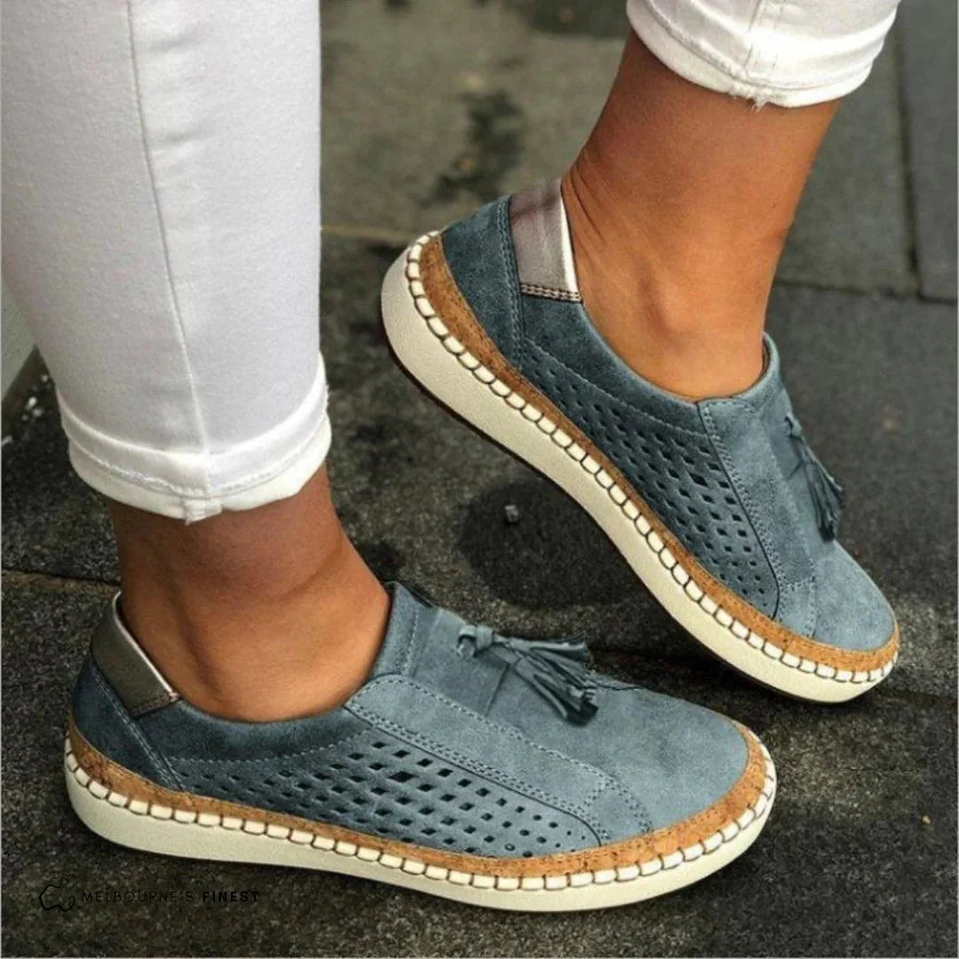 Comfortable women's perforated sneakers, easy slip-on style, ideal for versatile summer fashion.