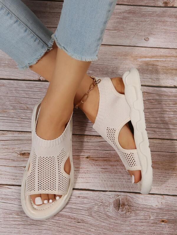 Modern women's open toe slip-on platform sandals, a versatile choice for casual and comfortable summer walking.