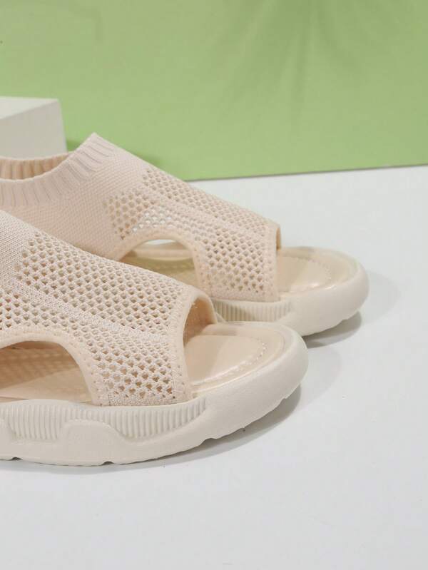 Easy slip-on women's open toe platform sandals, great for casual walking and summer activities.