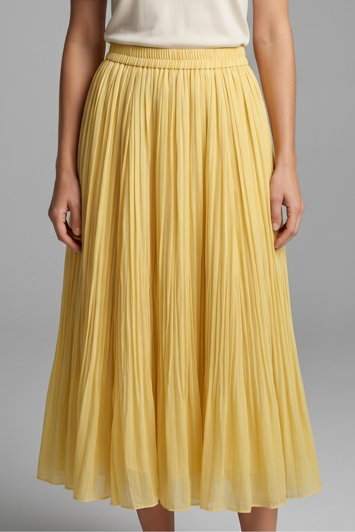 Stylish women's maxi skirt, featuring elegant pleats and a comfortable elastic waist.