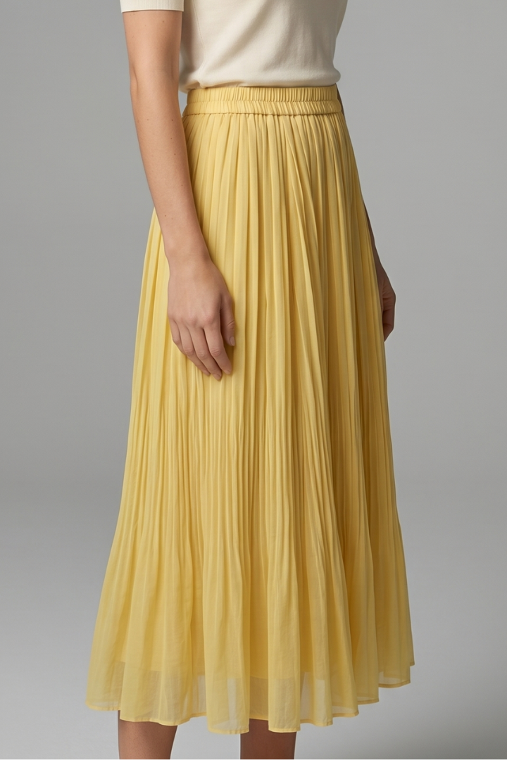 Summer-ready women's pleated maxi skirt, a long and flowy design for ultimate comfort & style.
