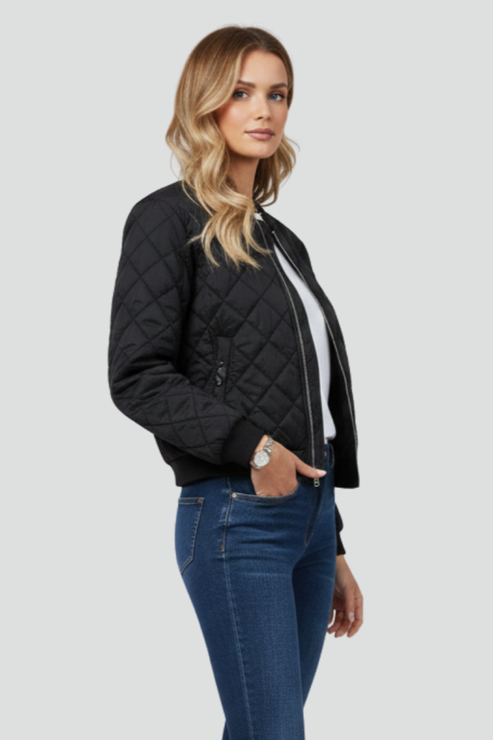 Comfortable women's quilted jacket with full zip, a fashionable outerwear choice for spring and autumn layering.