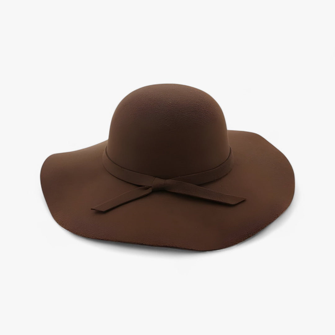Fashionable women's red wool felt fedora, offering classic style and warmth for the winter season.