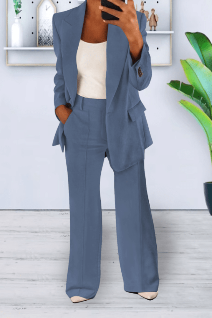 Breathable women's two-piece set in a relaxed fit, ideal for travel, loungewear, and hot weather comfort.
