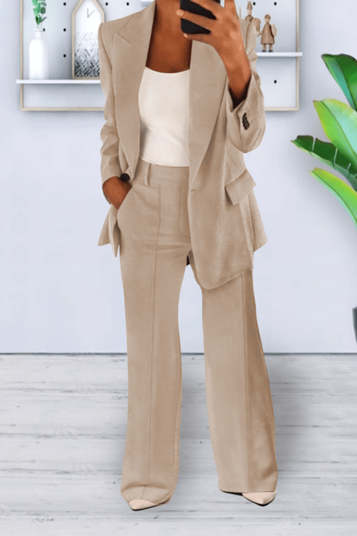 Versatile women's relaxed two-piece set, a coordinated outfit for casual wear, summer fashion, or travel.